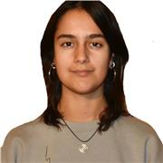 Graduada en psicología con Premio Extraordinario, B2 de inglés y muchas ganas de enseñar y conectar con mi alumno/a